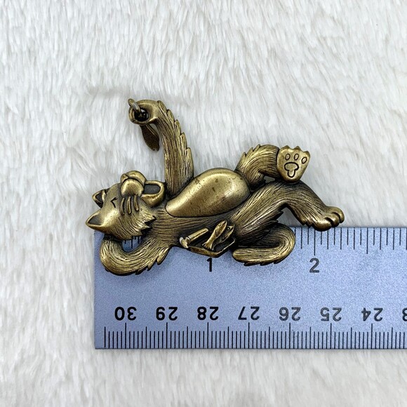 Vintage Signed JJ Jonette Jewelry Gold Tone Figural Cat Brooch Pin w/ Fish Charm - Picture 8 of 8